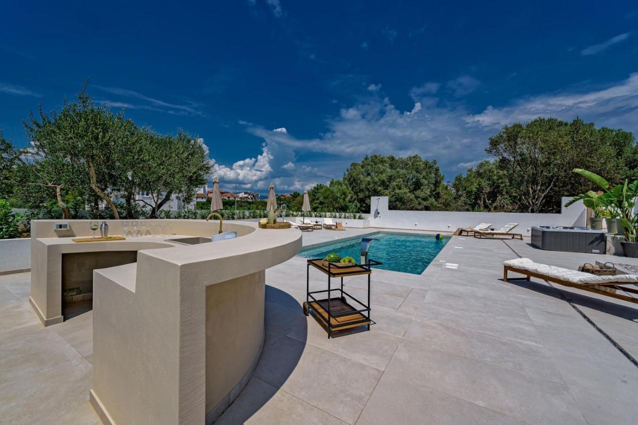 Luxury Villa Del Sogno With Pool, Jacuzzi, Parking Okrug Gornji Luaran gambar