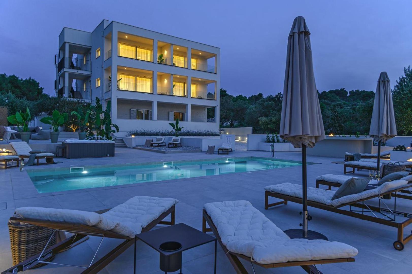 Luxury Villa Del Sogno With Pool, Jacuzzi, Parking Okrug Gornji Luaran gambar