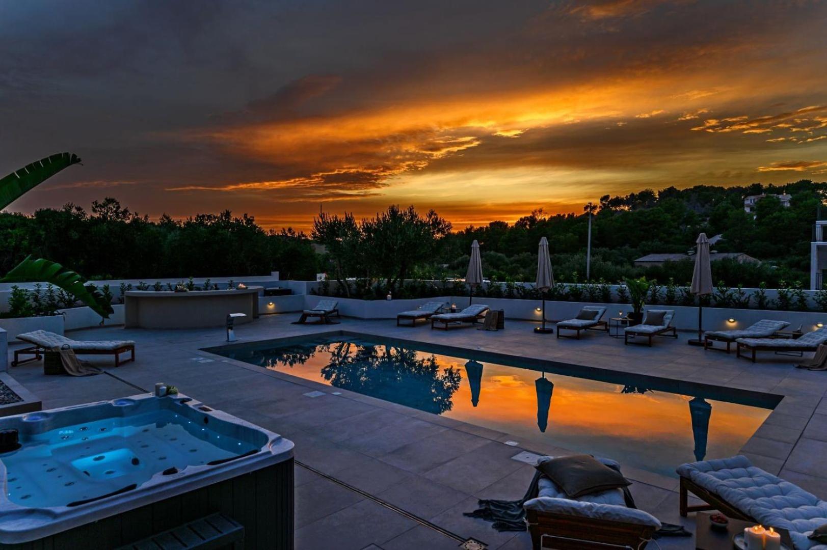 Luxury Villa Del Sogno With Pool, Jacuzzi, Parking Okrug Gornji Luaran gambar