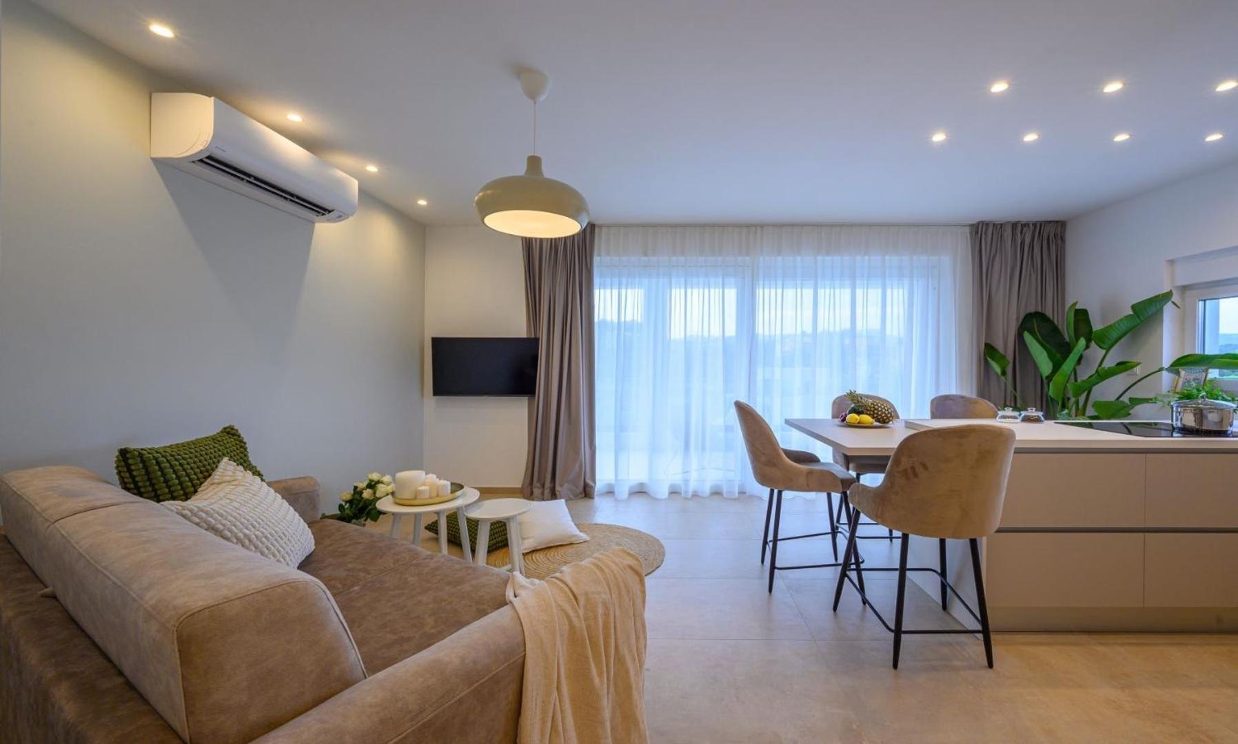 Luxury Villa Del Sogno With Pool, Jacuzzi, Parking Okrug Gornji Luaran gambar