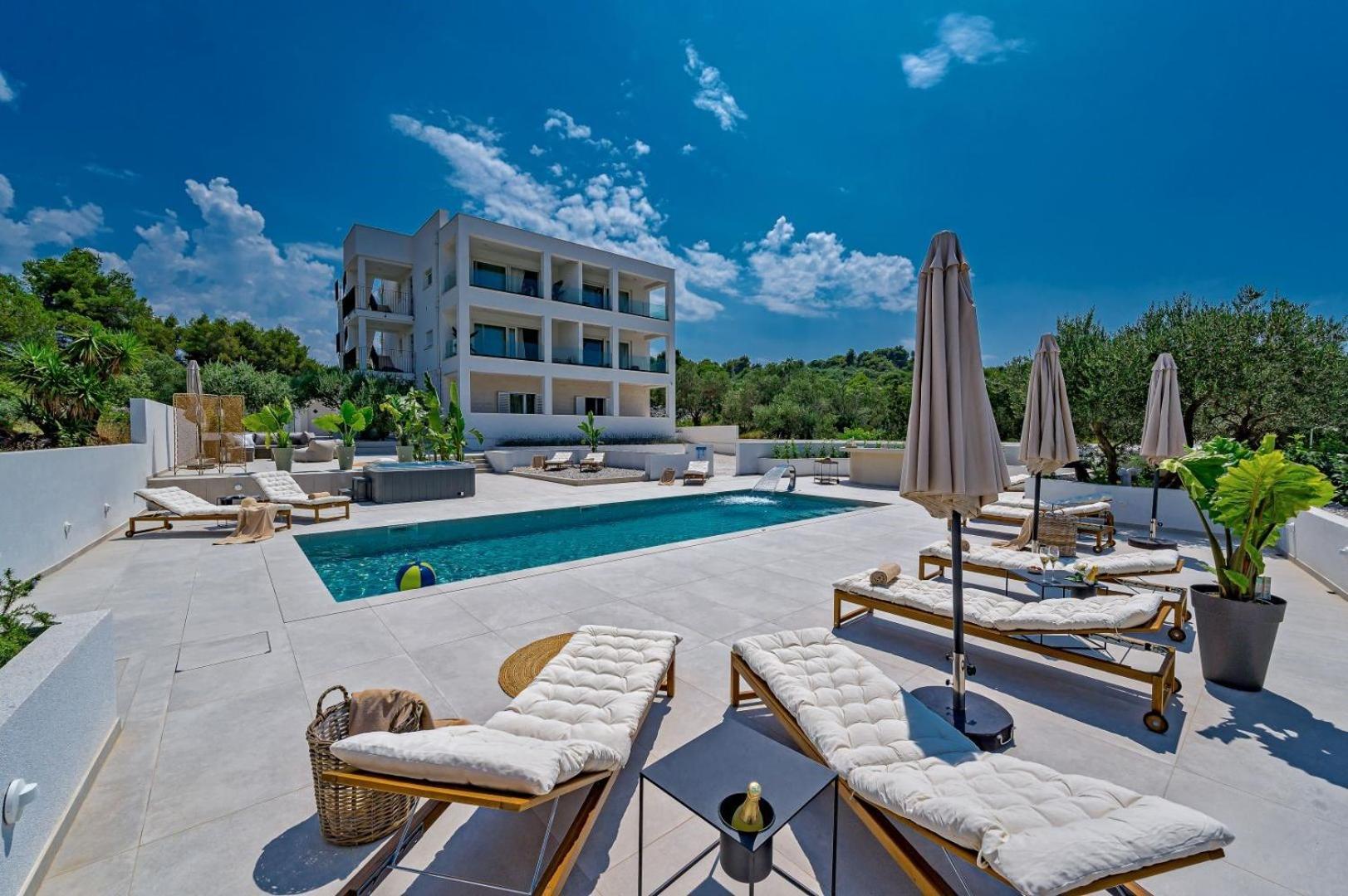 Luxury Villa Del Sogno With Pool, Jacuzzi, Parking Okrug Gornji Luaran gambar