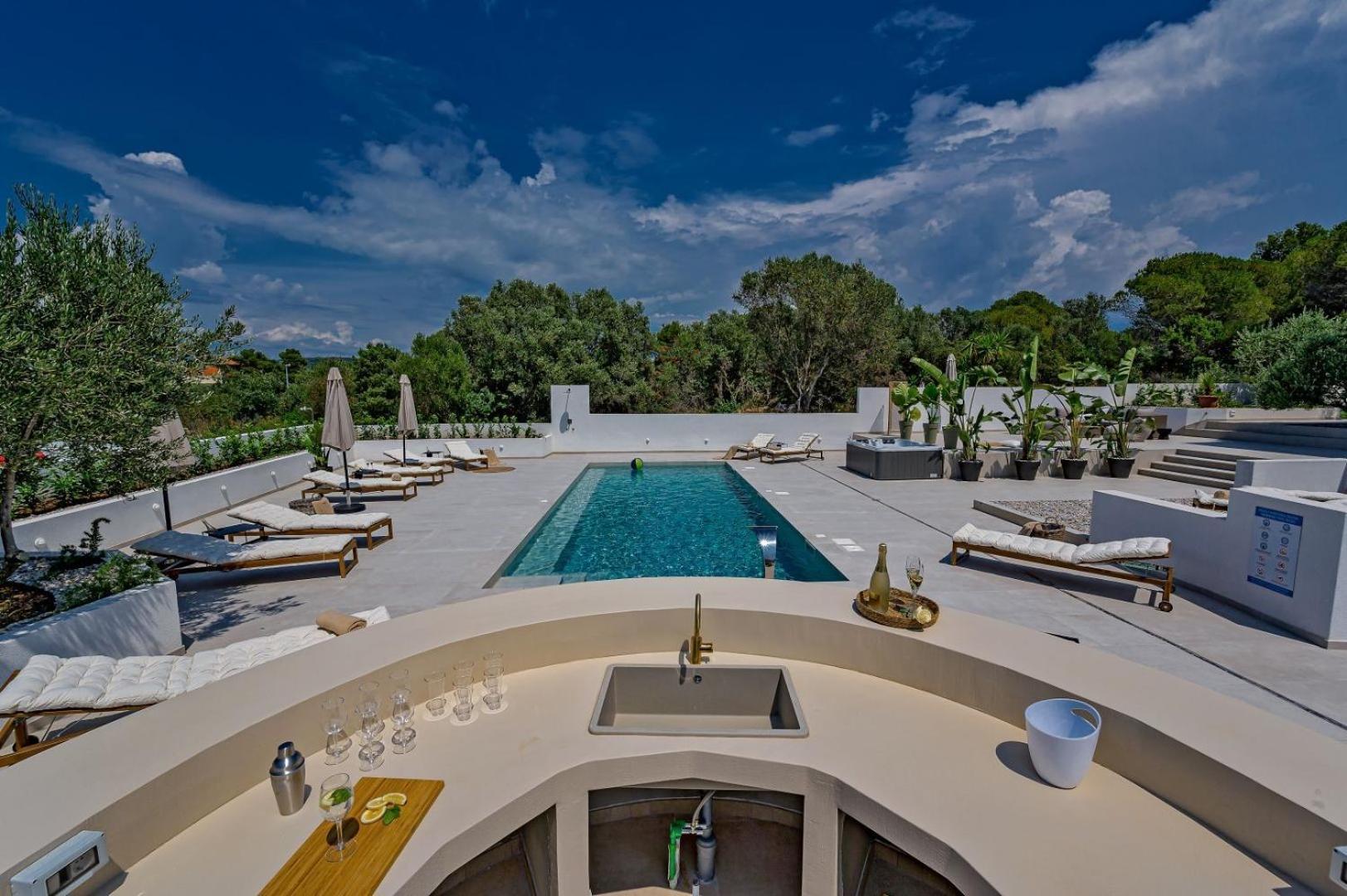 Luxury Villa Del Sogno With Pool, Jacuzzi, Parking Okrug Gornji Luaran gambar