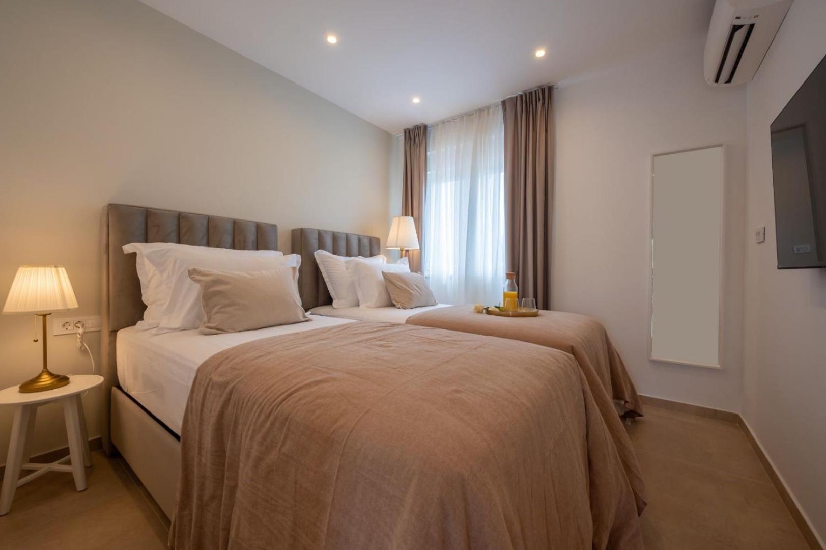 Luxury Villa Del Sogno With Pool, Jacuzzi, Parking Okrug Gornji Luaran gambar