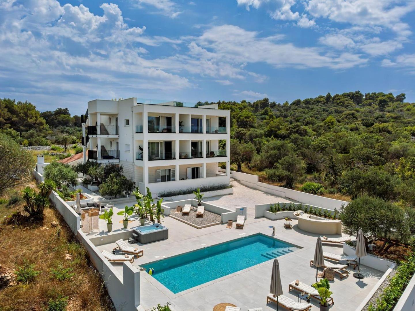 Luxury Villa Del Sogno With Pool, Jacuzzi, Parking Okrug Gornji Luaran gambar