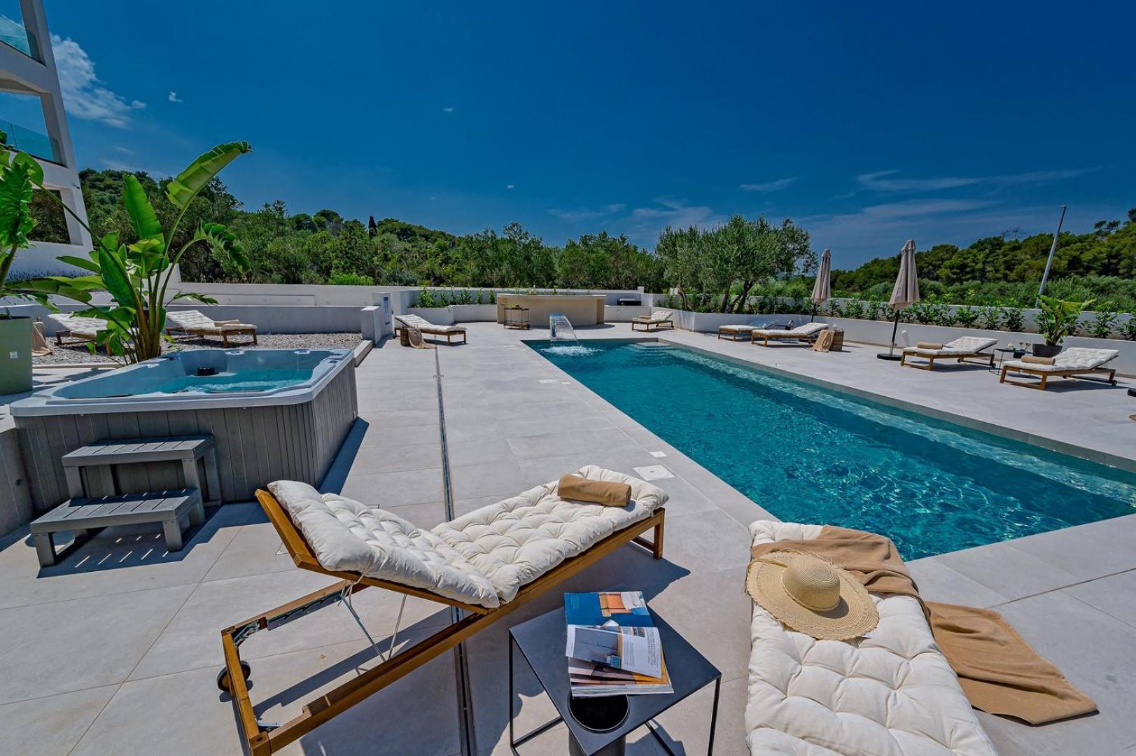 Luxury Villa Del Sogno With Pool, Jacuzzi, Parking Okrug Gornji Luaran gambar